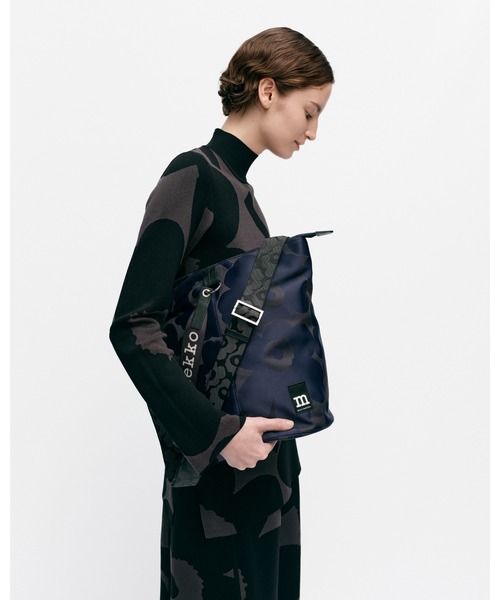marimekko（マリメッコ）の「Unikko / All Day Bucket（ショルダーバッグ・レディース・ネイビー・FREE）」の5枚目の写真