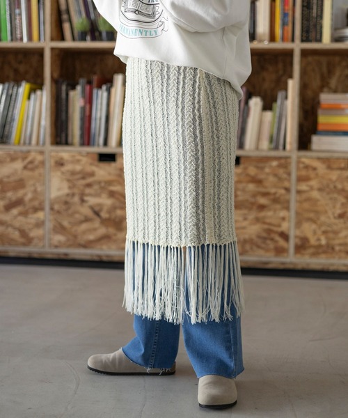 LEPSIM（レプシィム）の「7ゲージフリンジニットスカート　994288（スカート・レディース・ブラック/オフホワイト・FREE）」の3枚目の写真