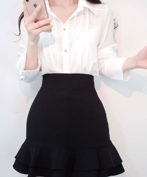 VIVID LADY(ビビッドレディー)の「ピンタックゴールドボタンシャツブラウス(シャツ/ブラウス・レディース・アイボリー/ピンク/ブラック/スカイブルー・FREE)」の8枚目の写真