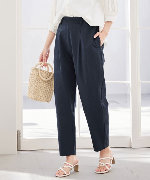 Viola e Viola(ヴィオラエヴィオラ)の「綿100%美脚テーパードパンツ(その他パンツ・レディース・モカ/ネイビー/カーキ/ブラック・LL/3L/M/L)」の1枚目の写真