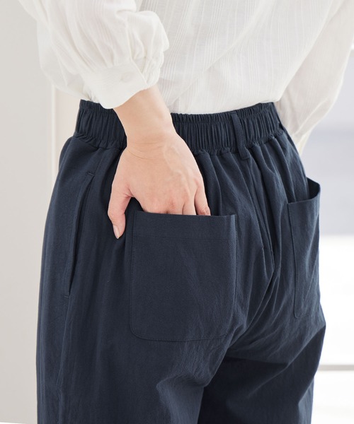 Viola e Viola(ヴィオラエヴィオラ)の「綿100%美脚テーパードパンツ(その他パンツ・レディース・モカ/ネイビー/カーキ/ブラック・LL/3L/M/L)」の9枚目の写真
