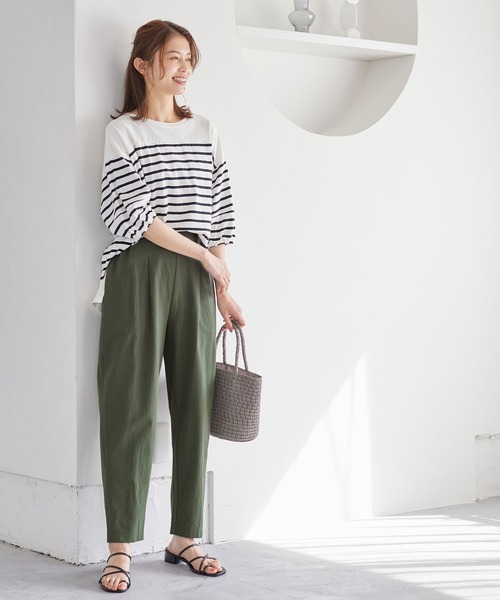 Viola e Viola(ヴィオラエヴィオラ)の「綿100%美脚テーパードパンツ(その他パンツ・レディース・モカ/ネイビー/カーキ/ブラック・LL/3L/M/L)」の14枚目の写真