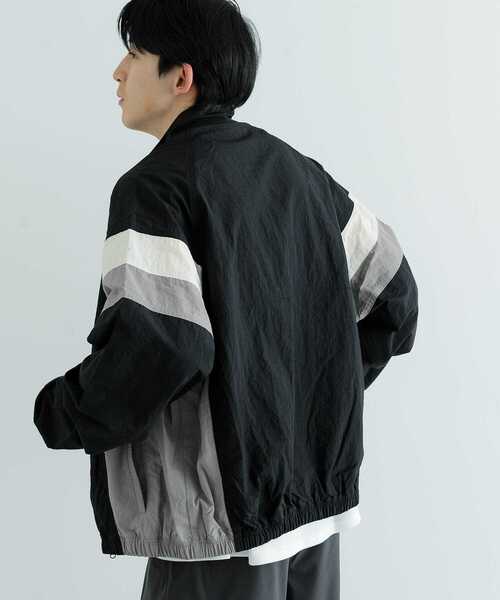 ITEMS URBANRESEARCH(アイテムズ アーバンリサーチ)の「配色キリカエ ナイロン トラックジャケット(ブルゾン・メンズ・ブラック/ネイビー・MEDIUM/LARGE)」の6枚目の写真