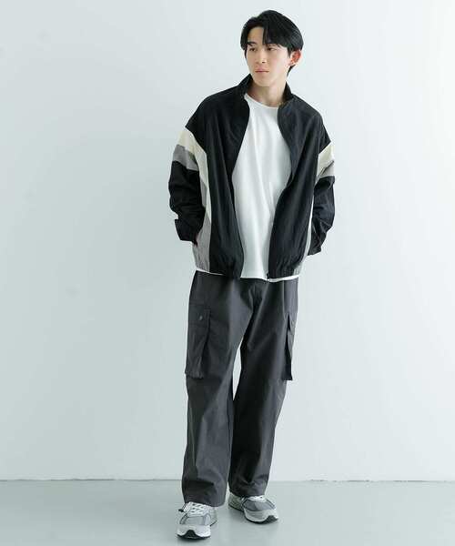 ITEMS URBANRESEARCH(アイテムズ アーバンリサーチ)の「配色キリカエ ナイロン トラックジャケット(ブルゾン・メンズ・ブラック/ネイビー・MEDIUM/LARGE)」の7枚目の写真