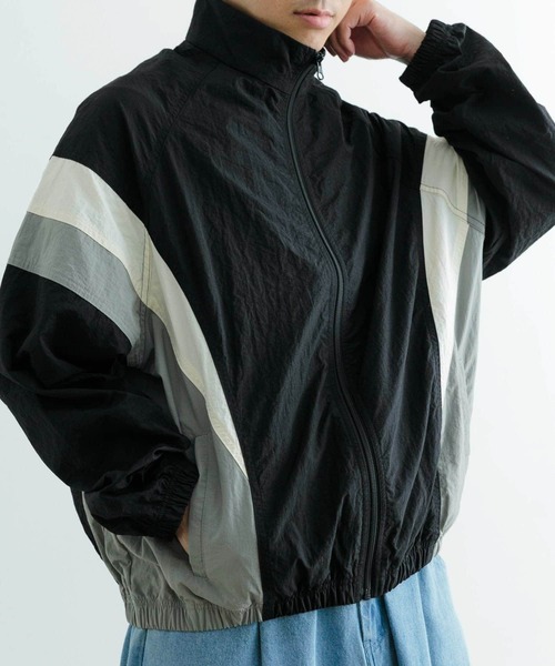 ITEMS URBANRESEARCH(アイテムズ アーバンリサーチ)の「配色キリカエ ナイロン トラックジャケット(ブルゾン・メンズ・ブラック/ネイビー・MEDIUM/LARGE)」の8枚目の写真