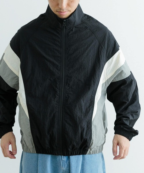 ITEMS URBANRESEARCH(アイテムズ アーバンリサーチ)の「配色キリカエ ナイロン トラックジャケット(ブルゾン・メンズ・ブラック/ネイビー・MEDIUM/LARGE)」の10枚目の写真