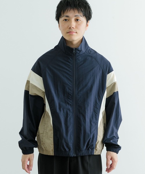 ITEMS URBANRESEARCH(アイテムズ アーバンリサーチ)の「配色キリカエ ナイロン トラックジャケット(ブルゾン・メンズ・ブラック/ネイビー・MEDIUM/LARGE)」の17枚目の写真