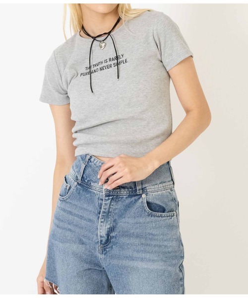 ANAP(アナップ)の「テレコリブテキスト刺繍タイトTシャツ(Tシャツ/カットソー・レディース・ブラック/グレー/ホワイト・FREE)」の3枚目の写真