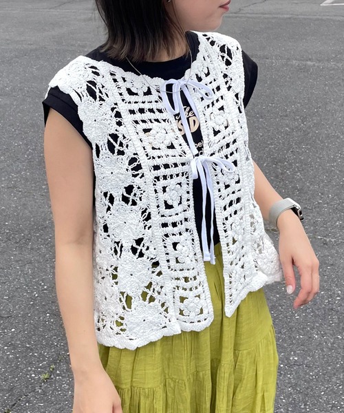 CRB（シーアールビー）の「リボンレースかぎ編みベスト（ベスト・レディース・ブラック/オフホワイト/アイボリー・F）」の2枚目の写真