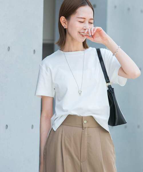 URBAN RESEARCH ROSSO WOMEN(アーバンリサーチ ロッソ)の「サイドスリットショートTシャツ(Tシャツ/カットソー・レディース・オフホワイト/ピンク/グリーン系その他・FREE)」の1枚目の写真