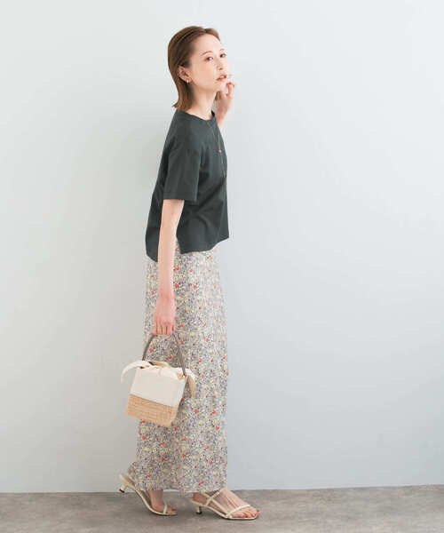URBAN RESEARCH ROSSO WOMEN(アーバンリサーチ ロッソ)の「サイドスリットショートTシャツ(Tシャツ/カットソー・レディース・オフホワイト/ピンク/グリーン系その他・FREE)」の17枚目の写真