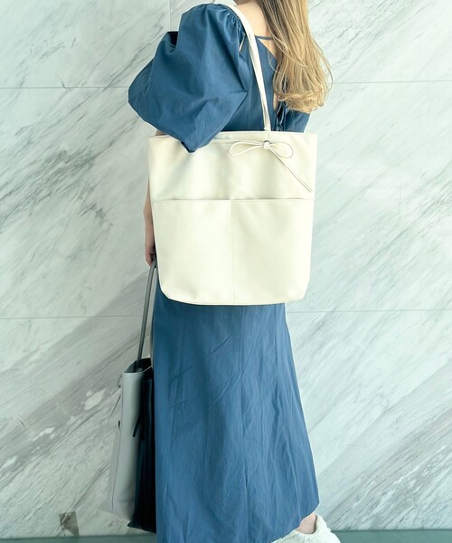 Ober Tashe(オーバータッシェ)の「合皮リボンモチーフA4トート(トートバッグ・レディース・アイボリー/その他1/ピンク系/ライトグレー/ブラック・FREE)」の2枚目の写真