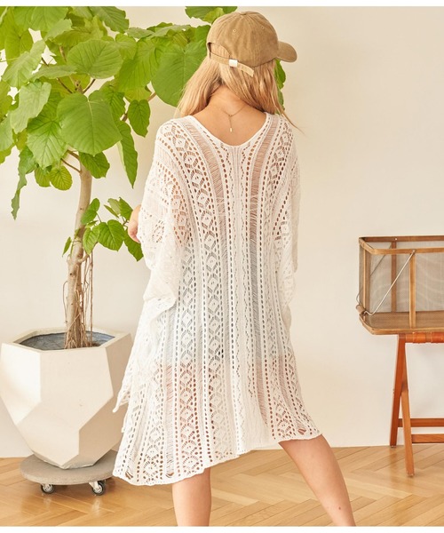 anap mimpi（アナップミンピ）の「クロシェ編み Vネック ポンチョ チュニック（Tシャツ/カットソー・レディース・オフホワイト/ベージュ・FREE）」の21枚目の写真