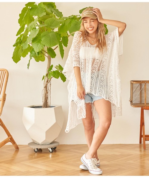 anap mimpi（アナップミンピ）の「クロシェ編み Vネック ポンチョ チュニック（Tシャツ/カットソー・レディース・オフホワイト/ベージュ・FREE）」の7枚目の写真