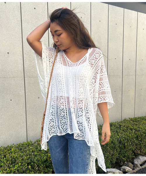 anap mimpi（アナップミンピ）の「クロシェ編み Vネック ポンチョ チュニック（Tシャツ/カットソー・レディース・オフホワイト/ベージュ・FREE）」の3枚目の写真