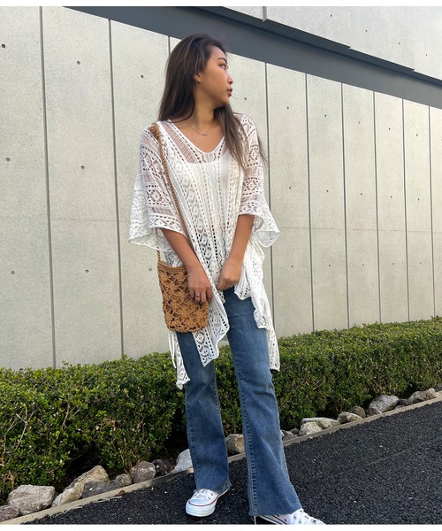 anap mimpi（アナップミンピ）の「クロシェ編み Vネック ポンチョ チュニック（Tシャツ/カットソー・レディース・オフホワイト/ベージュ・FREE）」の4枚目の写真