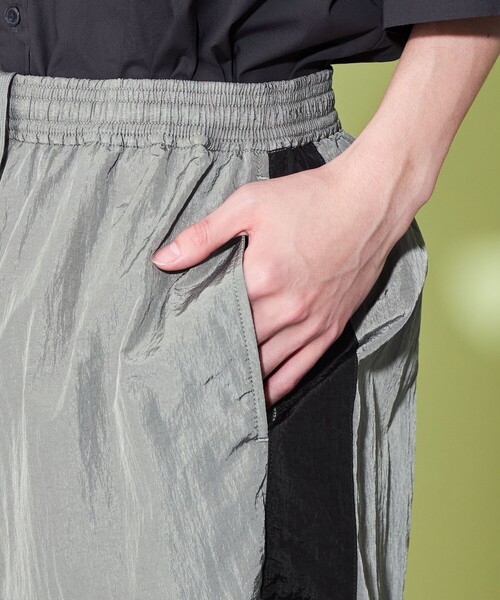 CITEN（シテン）の「＜CITEN＞エアリーナイロントラックパンツ（その他パンツ・メンズ・ブラック/グレー・S/M/L）」の3枚目の写真