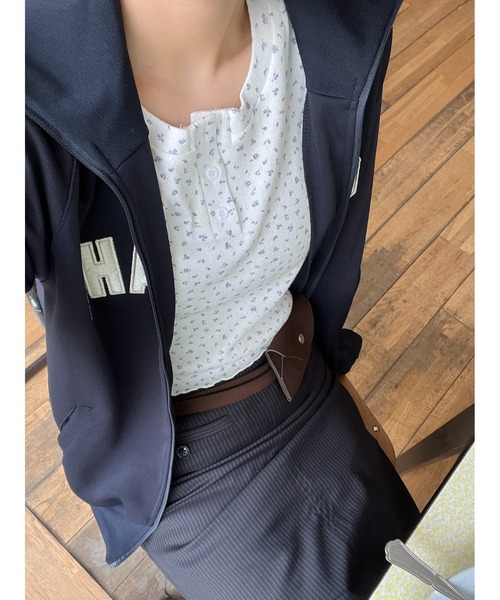 GIUNON（ジウノン）の「flower t-shirts / 小花柄Tシャツ（Tシャツ/カットソー・レディース・ホワイト/グレー・FREE）」の17枚目の写真