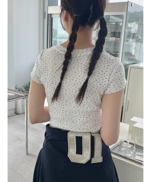 GIUNON（ジウノン）の「flower t-shirts / 小花柄Tシャツ（Tシャツ/カットソー・レディース・ホワイト/グレー・FREE）」の10枚目の写真