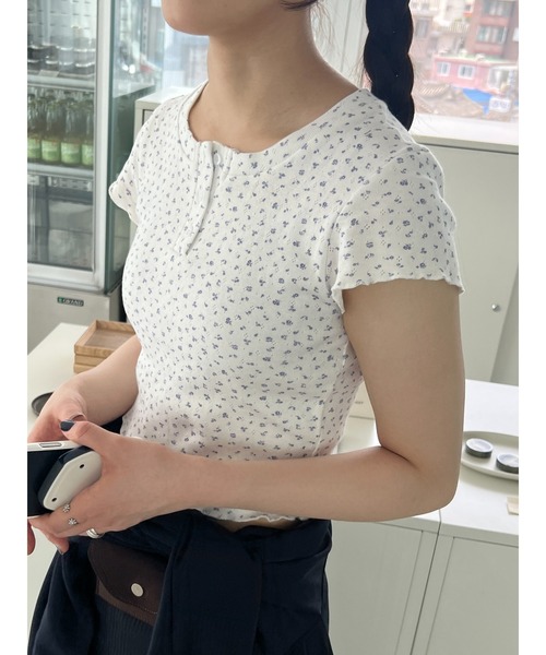 GIUNON（ジウノン）の「flower t-shirts / 小花柄Tシャツ（Tシャツ/カットソー・レディース・ホワイト/グレー・FREE）」の22枚目の写真