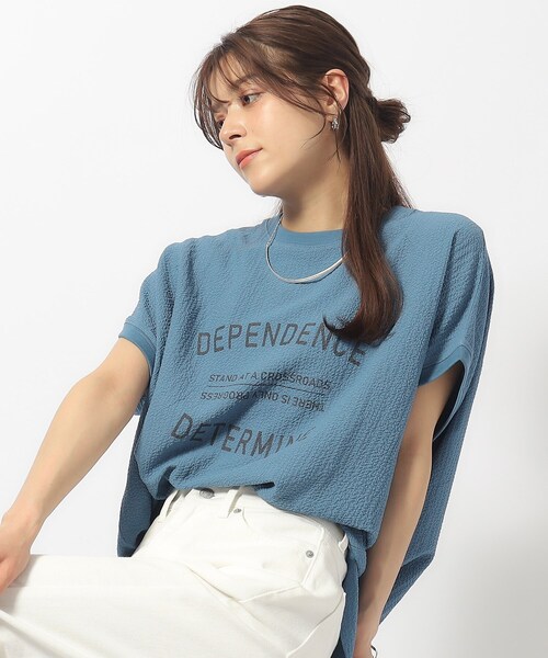 Cutie Blonde（キューティーブロンド）の「◆しぼしぼ感がこなれ見え アソートロゴ ゆるドルマントップス（Tシャツ/カットソー・レディース・ブルー/ブラウン系その他/ブラック/ホワイト系・00）」の4枚目の写真