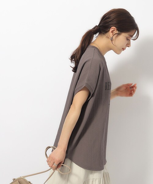 Cutie Blonde（キューティーブロンド）の「◆しぼしぼ感がこなれ見え アソートロゴ ゆるドルマントップス（Tシャツ/カットソー・レディース・ブルー/ブラウン系その他/ブラック/ホワイト系・00）」の10枚目の写真