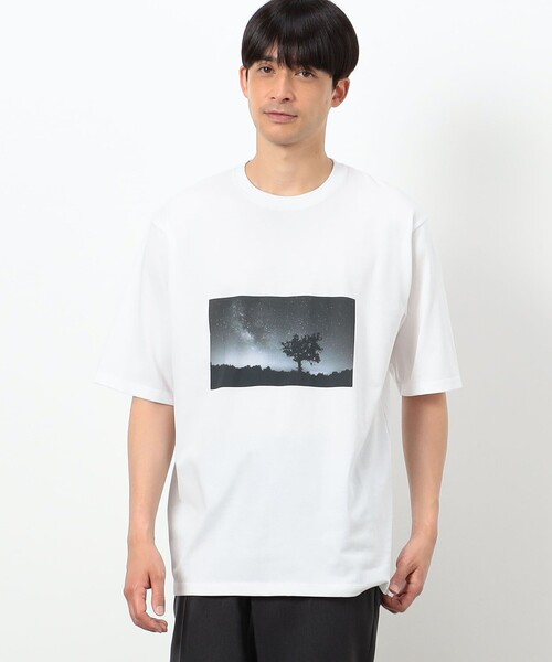 COMME CA ISM(コムサイズム)の「【接触冷感機能】Feel-Cool フォトTシャツ 「Starry sky」(Tシャツ/カットソー・メンズ・ホワイト・M/L)」の1枚目の写真
