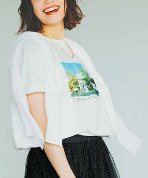 Live in comfort（リブインコンフォート）の「リブ　イン　コンフォート　今すぐ飛んでいきたくなっちゃう！プランナーの愛がこもったＯＫＩＮＡＷＡショップＴシャツ（Tシャツ/カットソー・レディース・ベージュ系その他/ホワイト系その他/ネイビー・4/2/3/8/6/7/5）」の2枚目の写真