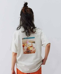 Live in comfort（リブインコンフォート）の「リブ　イン　コンフォート　今すぐ飛んでいきたくなっちゃう！プランナーの愛がこもったＯＫＩＮＡＷＡショップＴシャツ（Tシャツ/カットソー）」