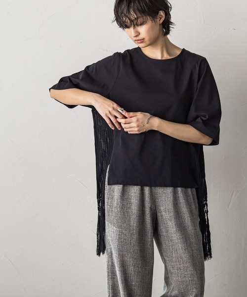 MAYSON GREY(メイソングレイ)の「サイドニットドッキングTシャツ≪手洗い可能≫(Tシャツ/カットソー・レディース・オフホワイト/ブラック・M)」の12枚目の写真