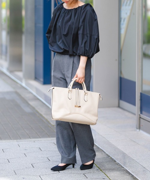 RODE SKO（ロデスコ）の「メタルストラップボストンバッグ（ボストンバッグ・レディース・ブラック/アイボリー/モカ・ONE）」の8枚目の写真