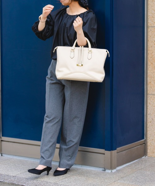 RODE SKO（ロデスコ）の「メタルストラップボストンバッグ（ボストンバッグ・レディース・ブラック/アイボリー/モカ・ONE）」の11枚目の写真