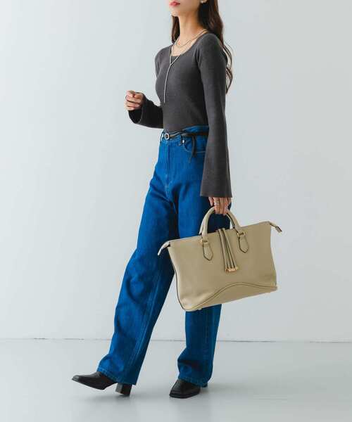 RODE SKO（ロデスコ）の「メタルストラップボストンバッグ（ボストンバッグ・レディース・ブラック/アイボリー/モカ・ONE）」の15枚目の写真