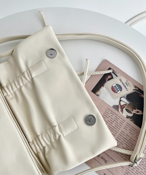 wears（ウェアーズ）の「ダブルリボンスクエアPUショルダーバッグ
