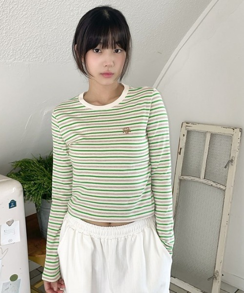 muahmuah(ムーアムーア)の「A'GEM/9 × .kom 『muah muah/ムーアムーア』 LOGO STRIPE CROP LONG SLEEVE/ロゴ ステッチ ストライプ クロップ 長袖カットソー(Tシャツ/カットソー・レディース・ブルー/ネイビー・FREE)」の9枚目の写真