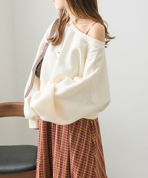 w closet(ダブルクローゼット)の「ワンショル裏起毛スウエット(Tシャツ/カットソー・レディース・アイボリー/グレー/ベージュ・FREE)」の5枚目の写真