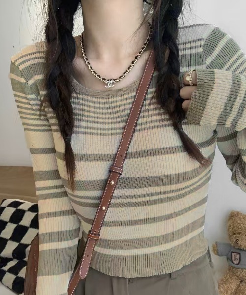 AsheKsha(アシクシャ)の「ストライブショート丈トップス(Tシャツ/カットソー・レディース・ブラック系/グリーン/ライトグレー・F)」の2枚目の写真