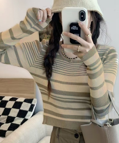 AsheKsha(アシクシャ)の「ストライブショート丈トップス(Tシャツ/カットソー・レディース・ブラック系/グリーン/ライトグレー・F)」の13枚目の写真