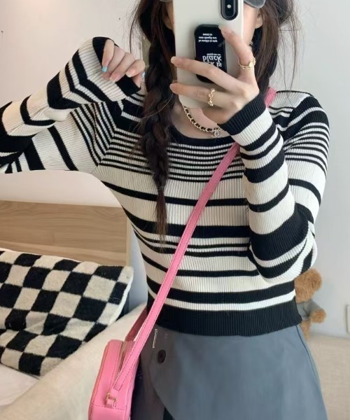 AsheKsha(アシクシャ)の「ストライブショート丈トップス(Tシャツ/カットソー・レディース・ブラック系/グリーン/ライトグレー・F)」の7枚目の写真