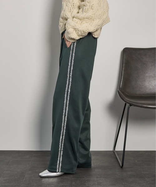 THE YOn(ザヨン)の「グリッターサイドライントラックパンツ(その他パンツ・レディース・ネイビー/グリーン/ボルドー・FREE)」の14枚目の写真