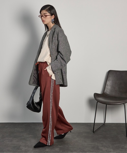 THE YOn(ザヨン)の「グリッターサイドライントラックパンツ(その他パンツ・レディース・ネイビー/グリーン/ボルドー・FREE)」の9枚目の写真