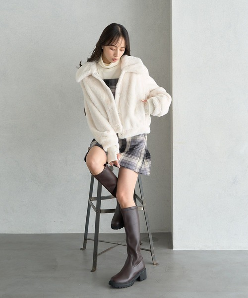 earth music&ecology（アースミュージックアンドエコロジー）の「ファーショートコート（ブルゾン・レディース・チャコールグレー/アイボリー/モカ・FREE）」の11枚目の写真