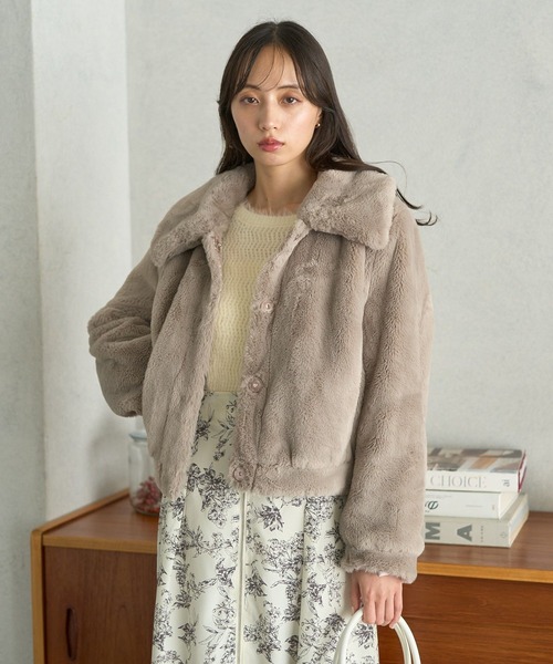 earth music&ecology（アースミュージックアンドエコロジー）の「ファーショートコート（ブルゾン・レディース・チャコールグレー/アイボリー/モカ・FREE）」の13枚目の写真