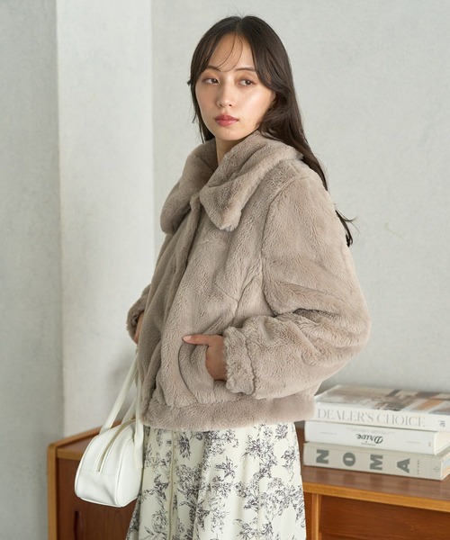 earth music&ecology（アースミュージックアンドエコロジー）の「ファーショートコート（ブルゾン・レディース・チャコールグレー/アイボリー/モカ・FREE）」の15枚目の写真