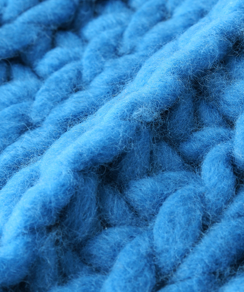 SLOBE IENA（スローブイエナ）の「ハンドニット スヌード【ドライクリーニング】（ネックウォーマー/スヌード・レディース・ライトグレー/ブルー・FREE）」の9枚目の写真