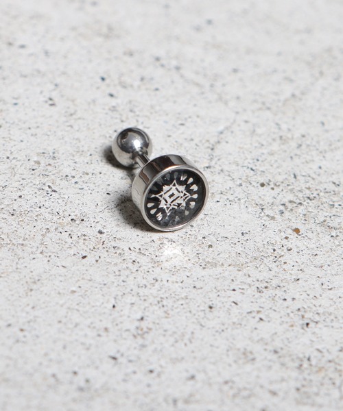 ANCHOR(アンカー)の「カットグラス ピアス メイソン 8mm(ピアス(片耳用)・メンズ・シルバー・FREE)」の3枚目の写真