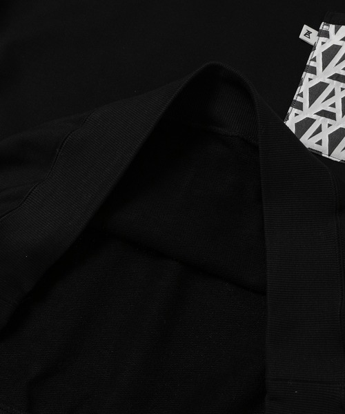 ANREALAGE（アンリアレイジ）の「PHOTOCHROMIC AZ POCKET HOODIE（パーカー・レディース・ブラック・46）」の6枚目の写真