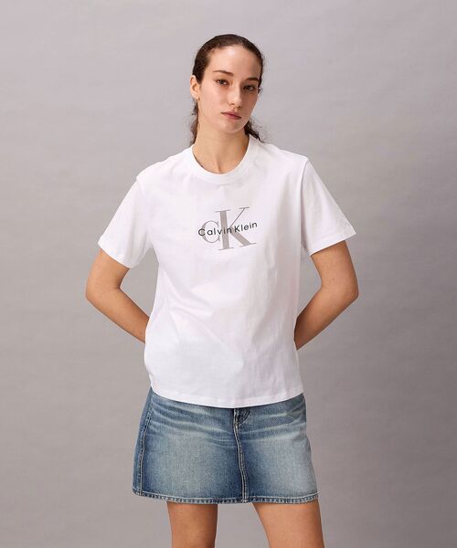 Calvin Klein(カルバン・クライン)の「クラッシック モノロゴ クルーネック Tシャツ(Tシャツ/カットソー・レディース・ホワイト/ブラック/グレー/ホワイト系その他・L/M/S/XS)」の2枚目の写真