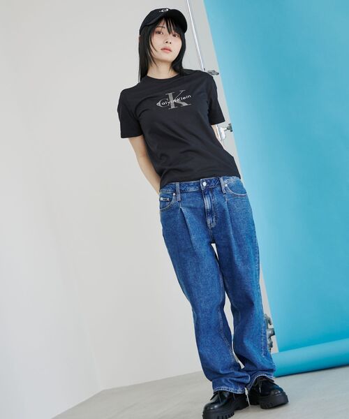 Calvin Klein（カルバン・クライン）の「クラッシック モノロゴ クルーネック Tシャツ（Tシャツ/カットソー・レディース・ホワイト/ブラック/グレー・L/M/S/XS）」の2枚目の写真