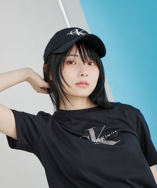 Calvin Klein（カルバン・クライン）の「クラッシック モノロゴ クルーネック Tシャツ（Tシャツ/カットソー・レディース・ホワイト/ブラック/グレー・L/M/S/XS）」の9枚目の写真